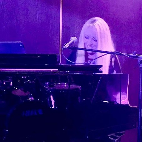 zoe jackson musician singer pianist france 01