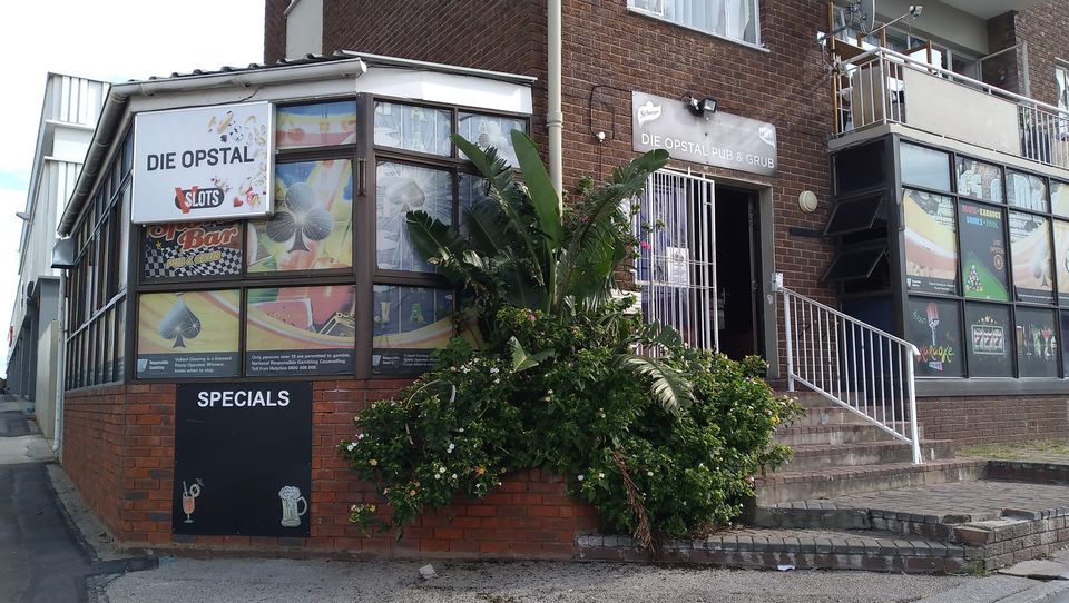 Die Opstal Local Pub with Slots Machines (Port Elizabeth)